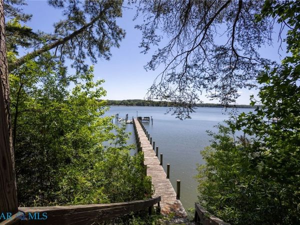 456 Ridge Road , Hartfield, VA 23071
