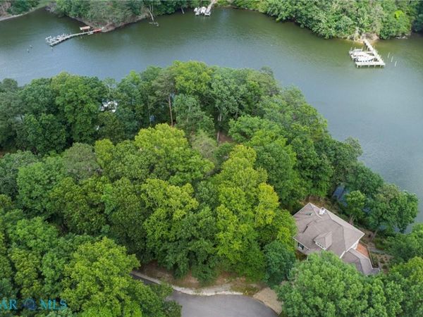 1015 Wilton Cove Drive , Hartfield, VA 23071
