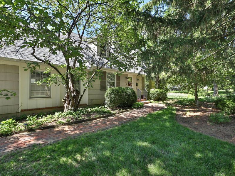 123 E New England Avenue, Worthington, OH 43085 Photo 2