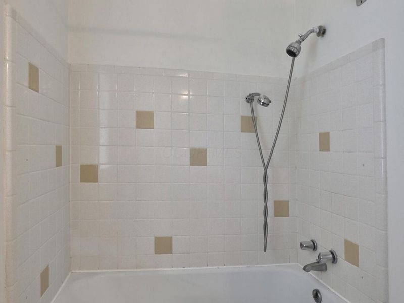 123 E New England Avenue, Worthington, OH 43085 Photo 32