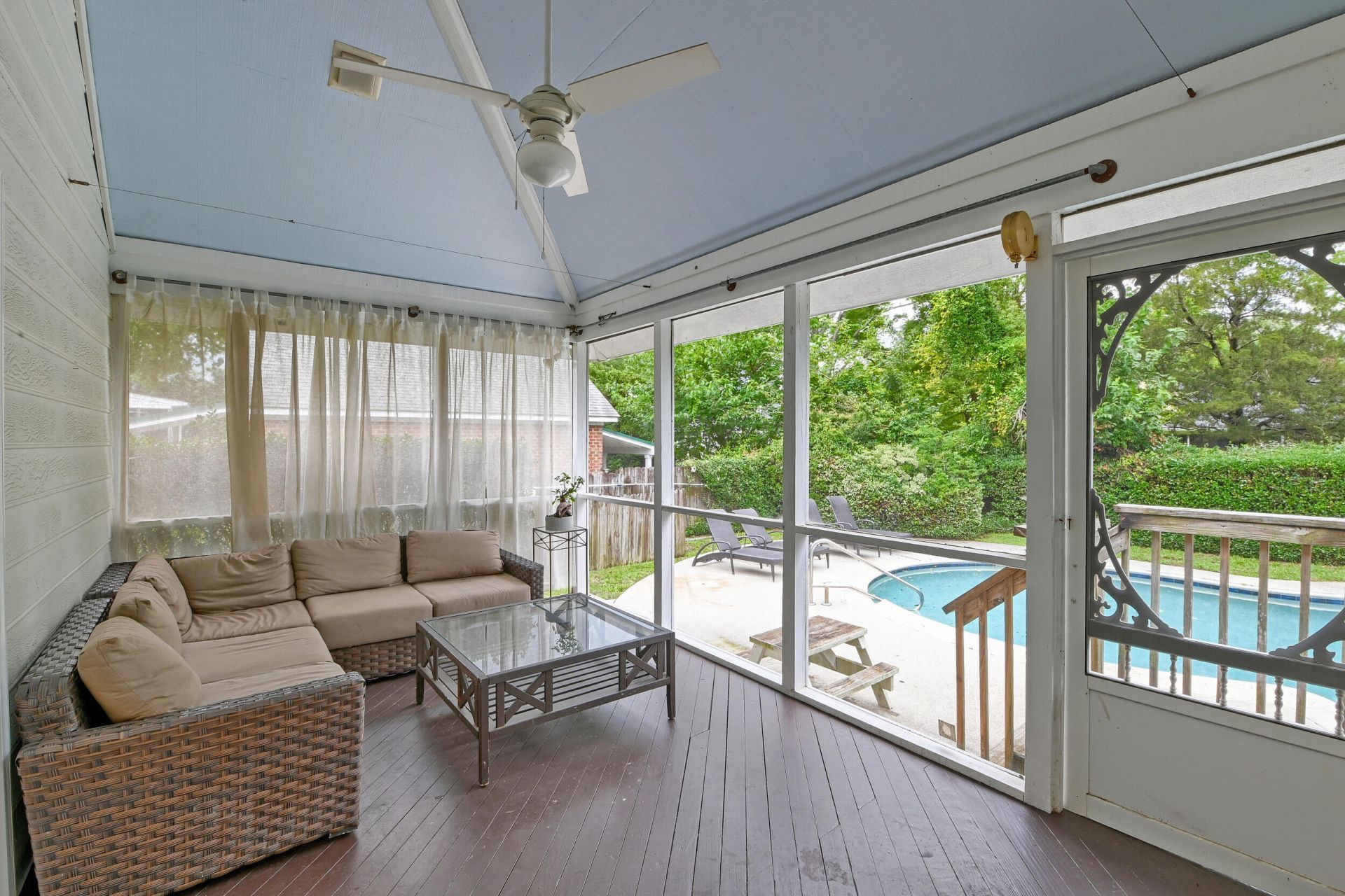 970 Carmel Drive Photo 10