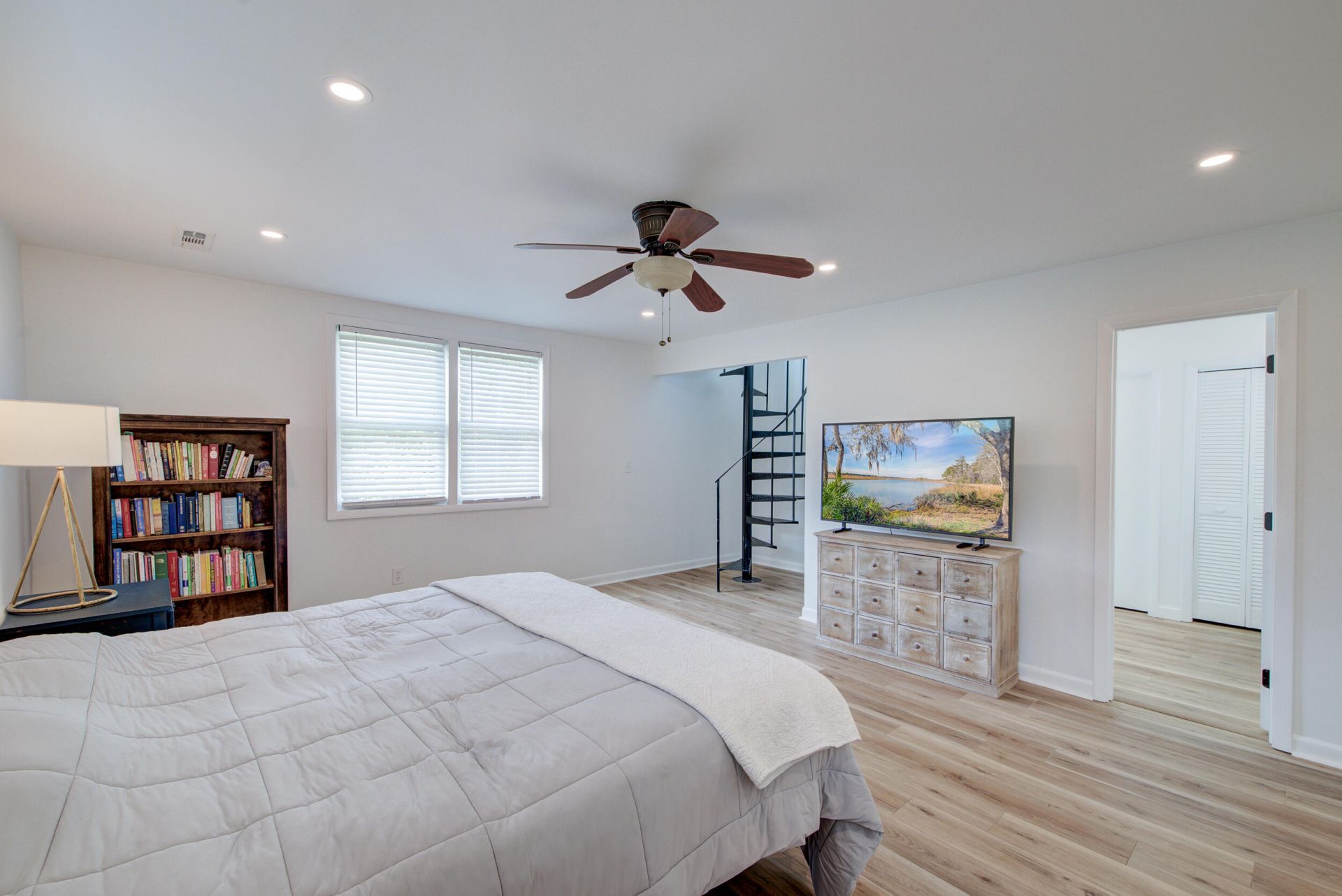 970 Carmel Drive Photo 14
