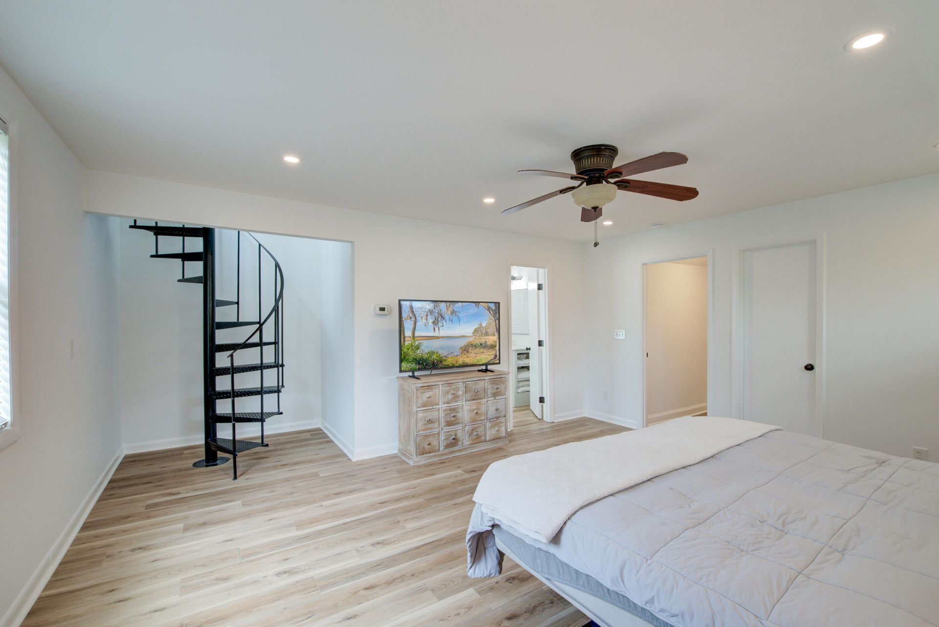 970 Carmel Drive Photo 15
