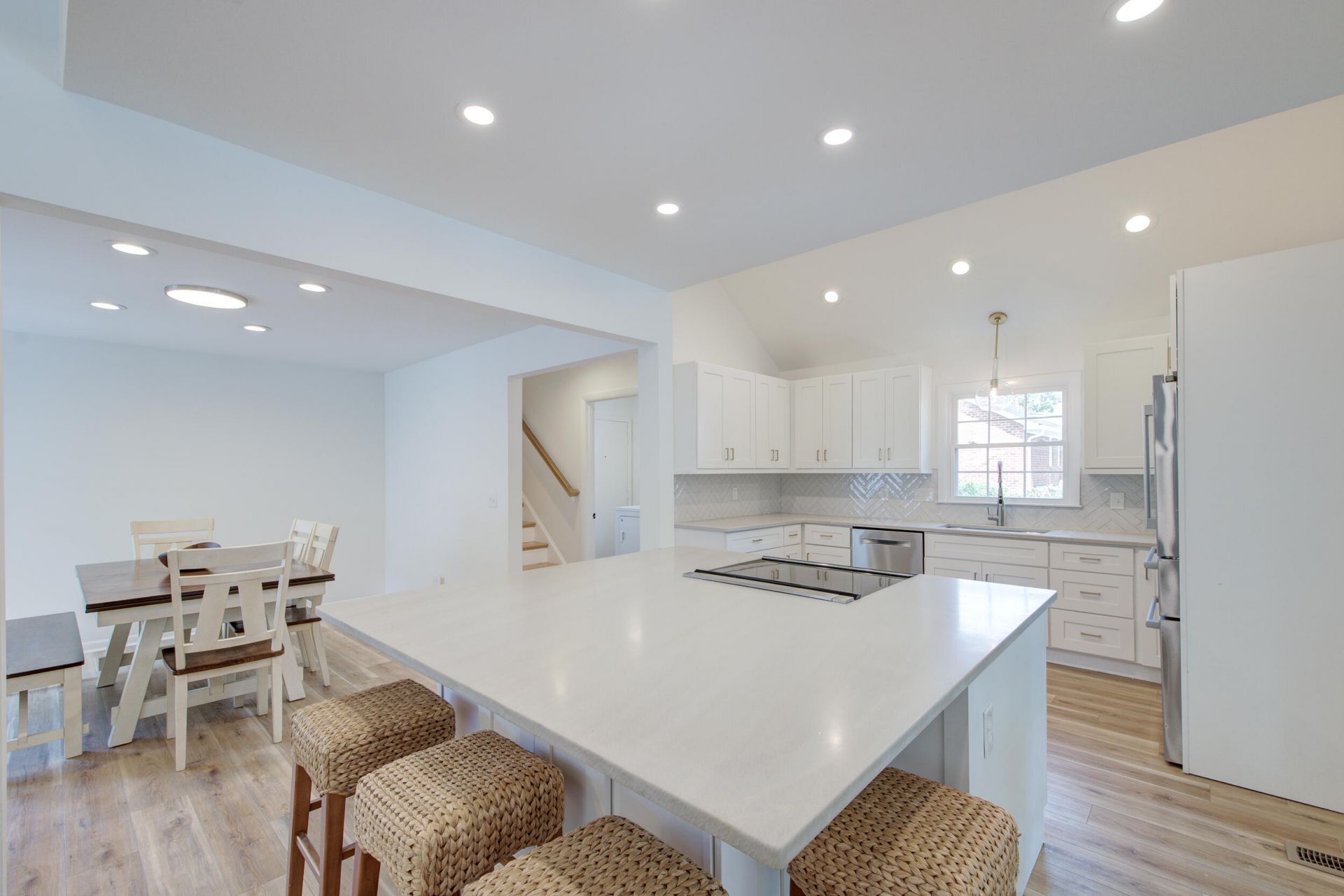 970 Carmel Drive Photo 31