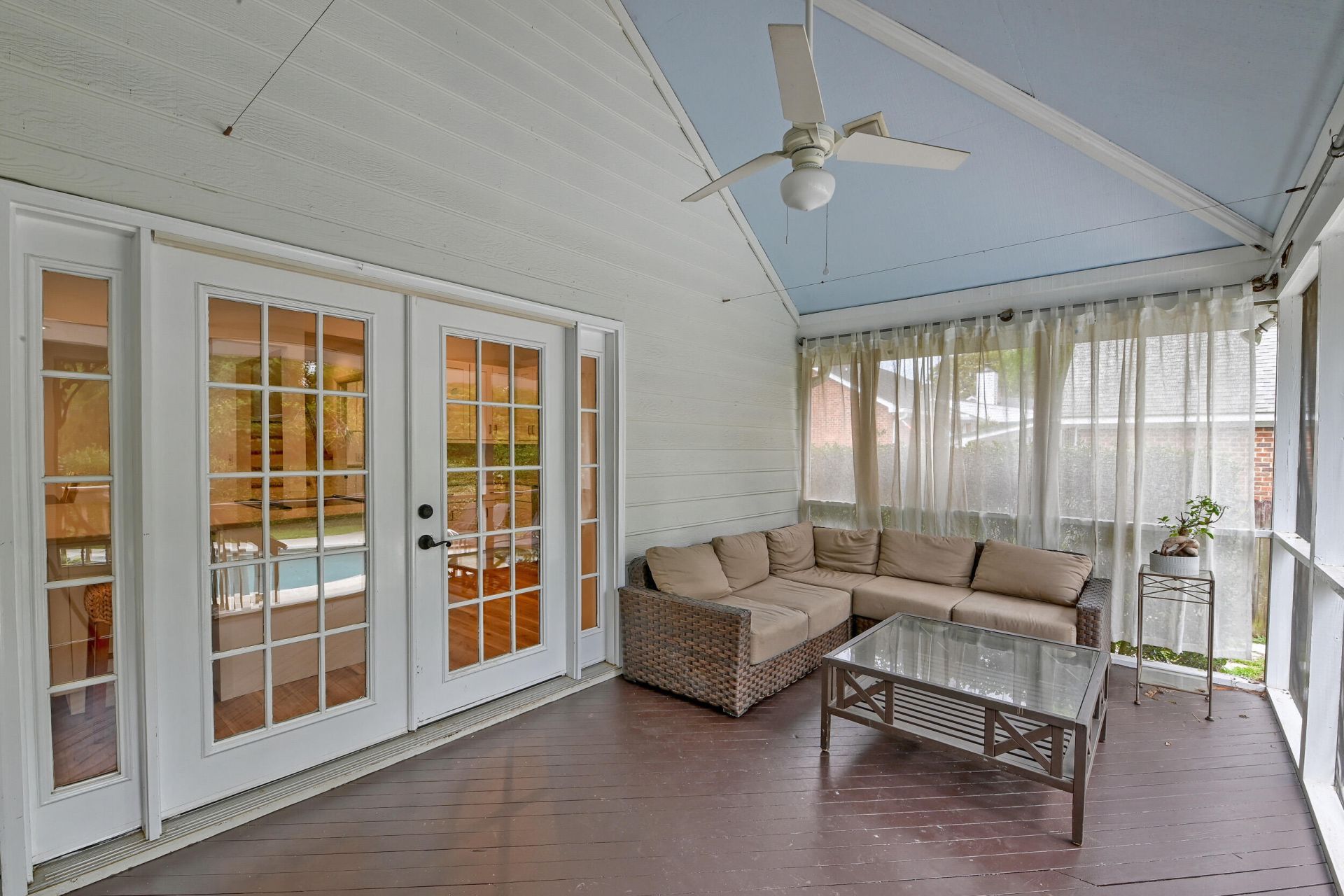 970 Carmel Drive Photo 35