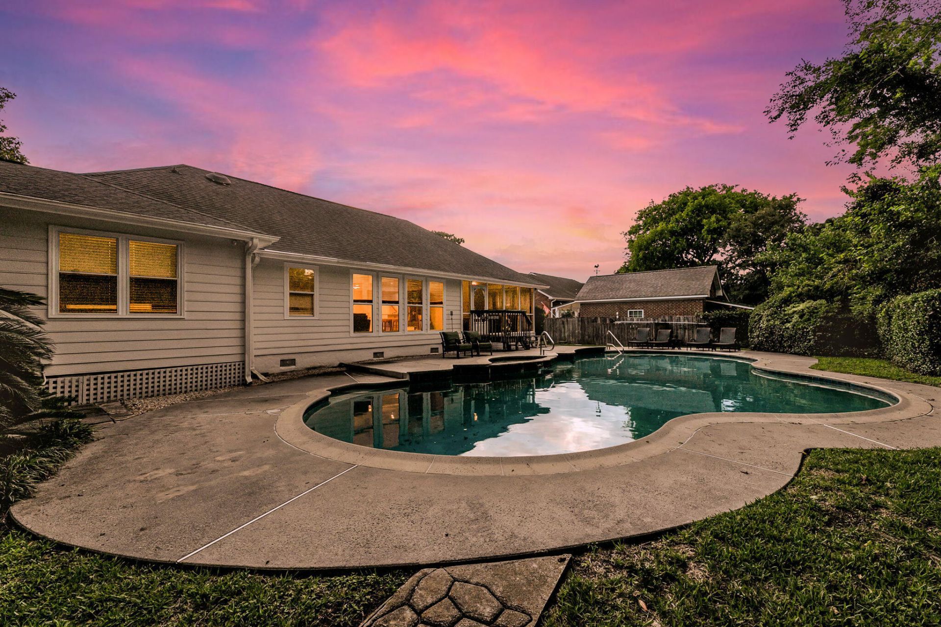 970 Carmel Drive Photo 37
