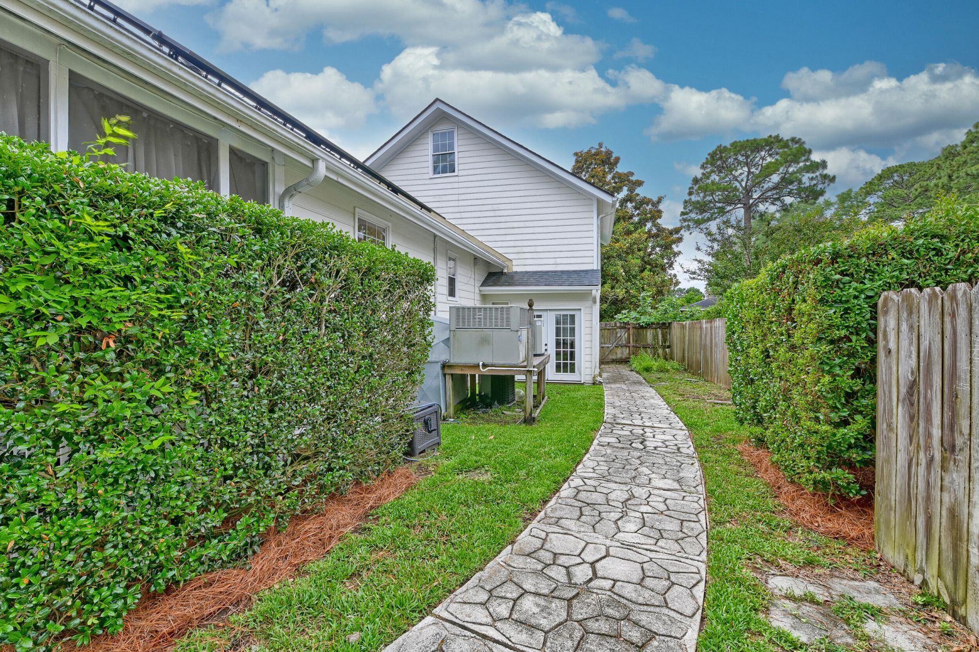 970 Carmel Drive Photo 39