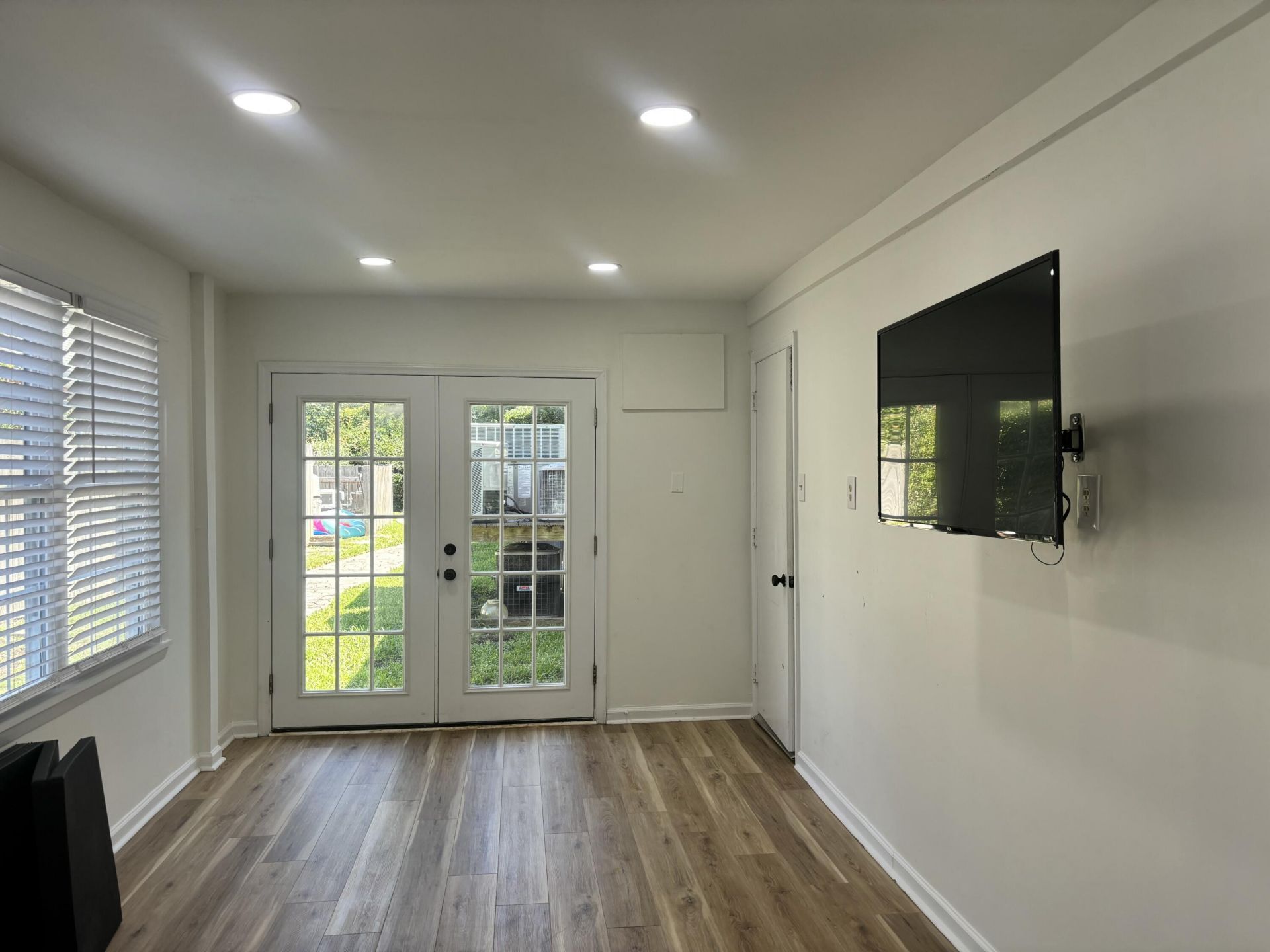 970 Carmel Drive Photo 48