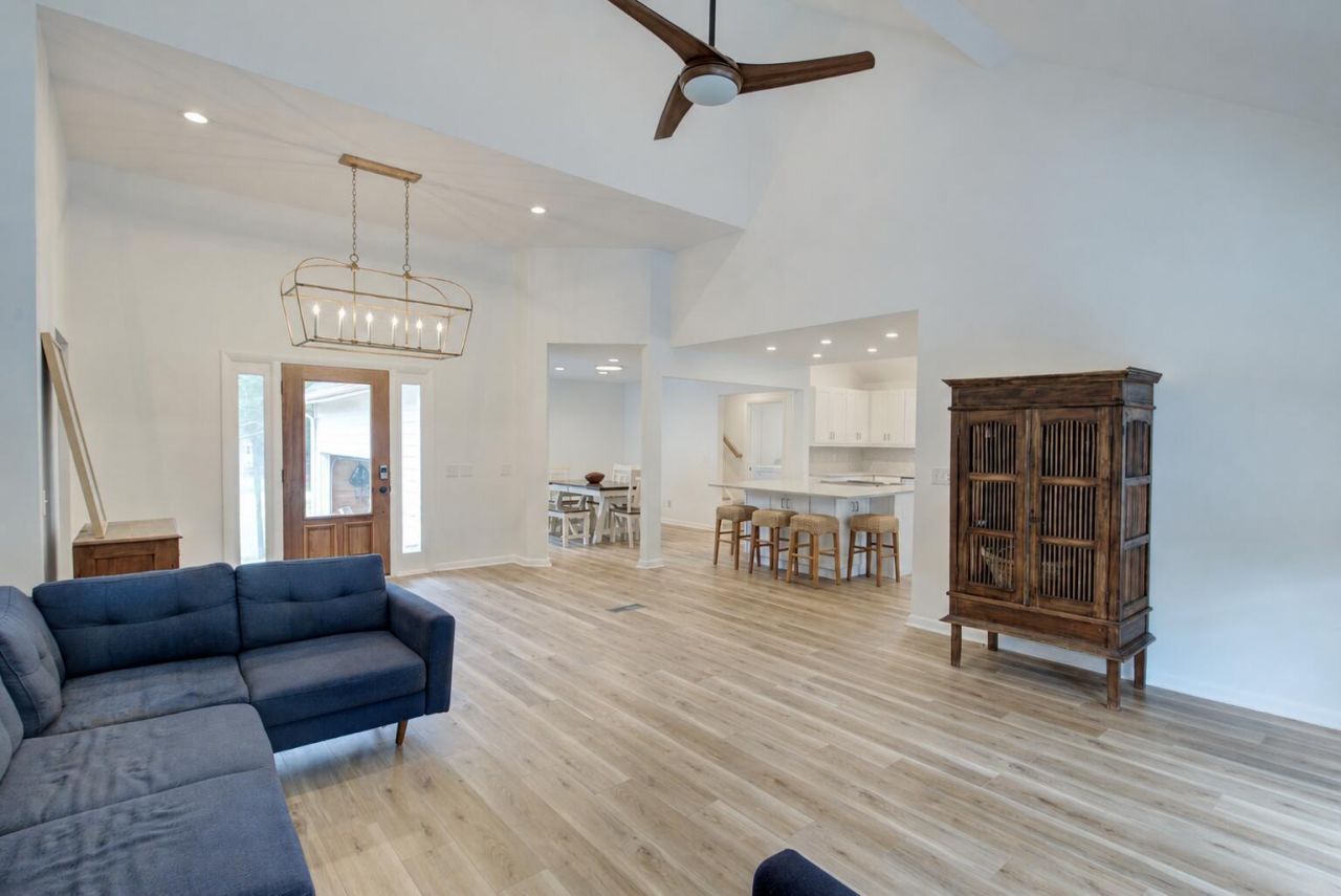 970 Carmel Drive Photo 6