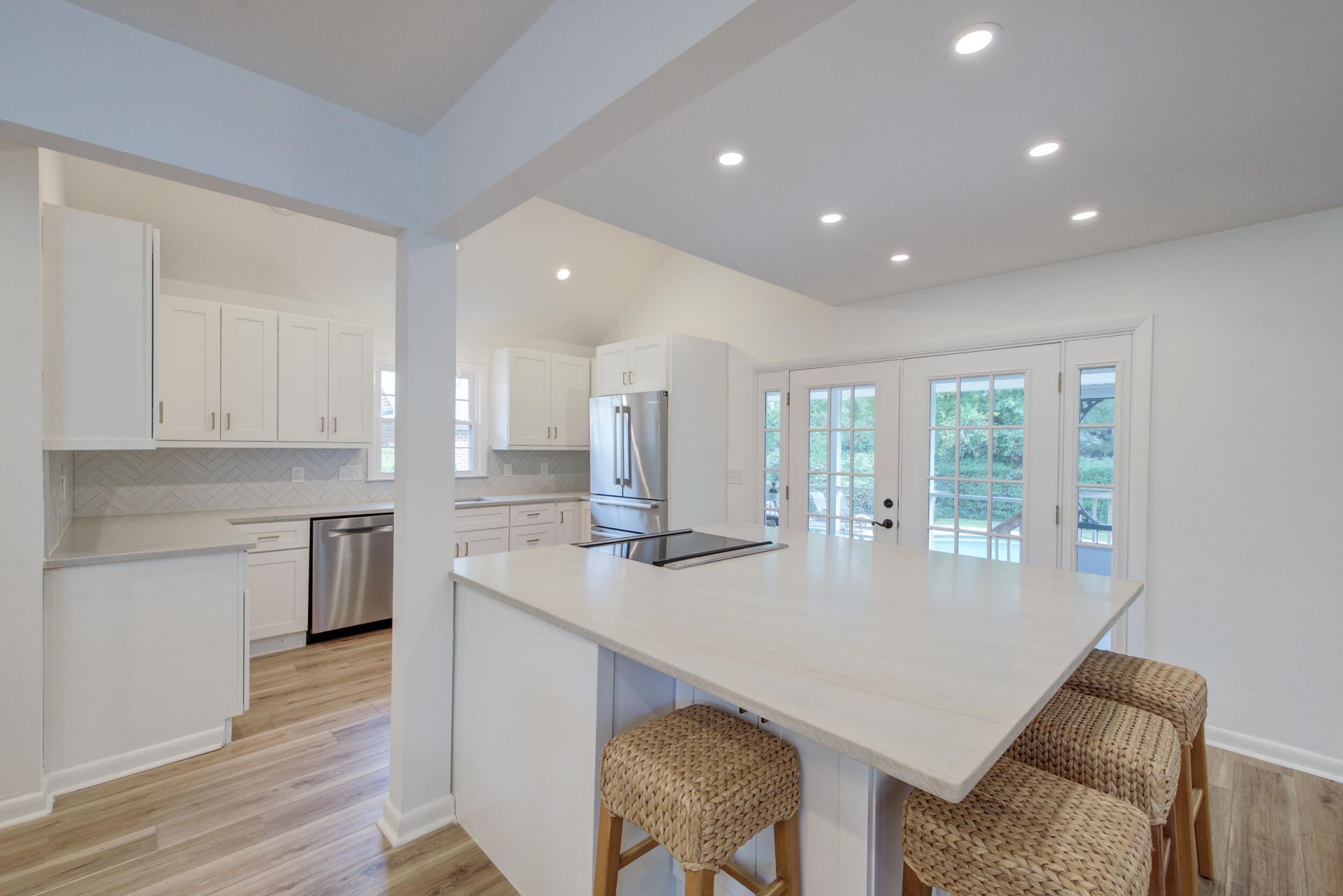 970 Carmel Drive Photo 7