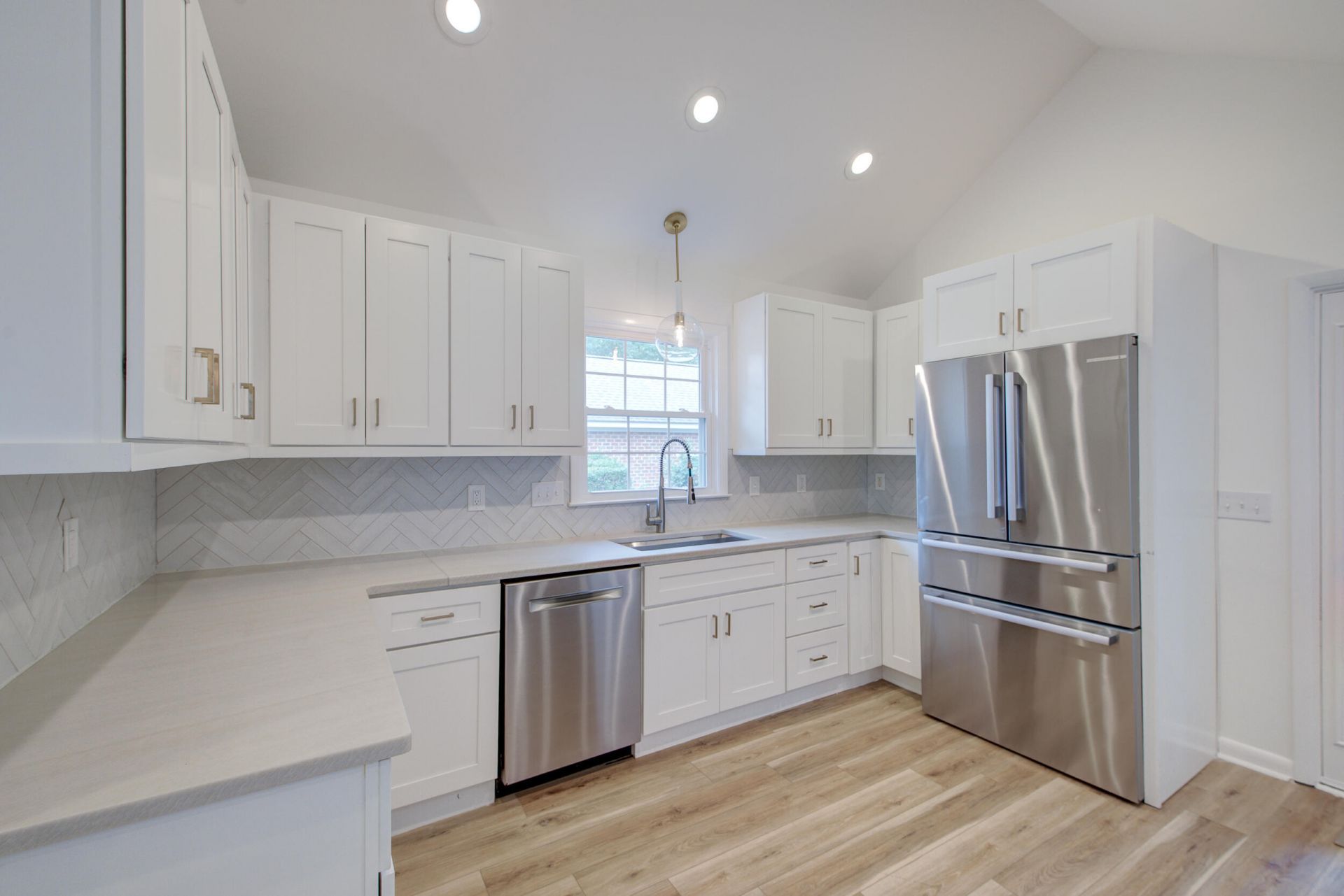970 Carmel Drive Photo 8