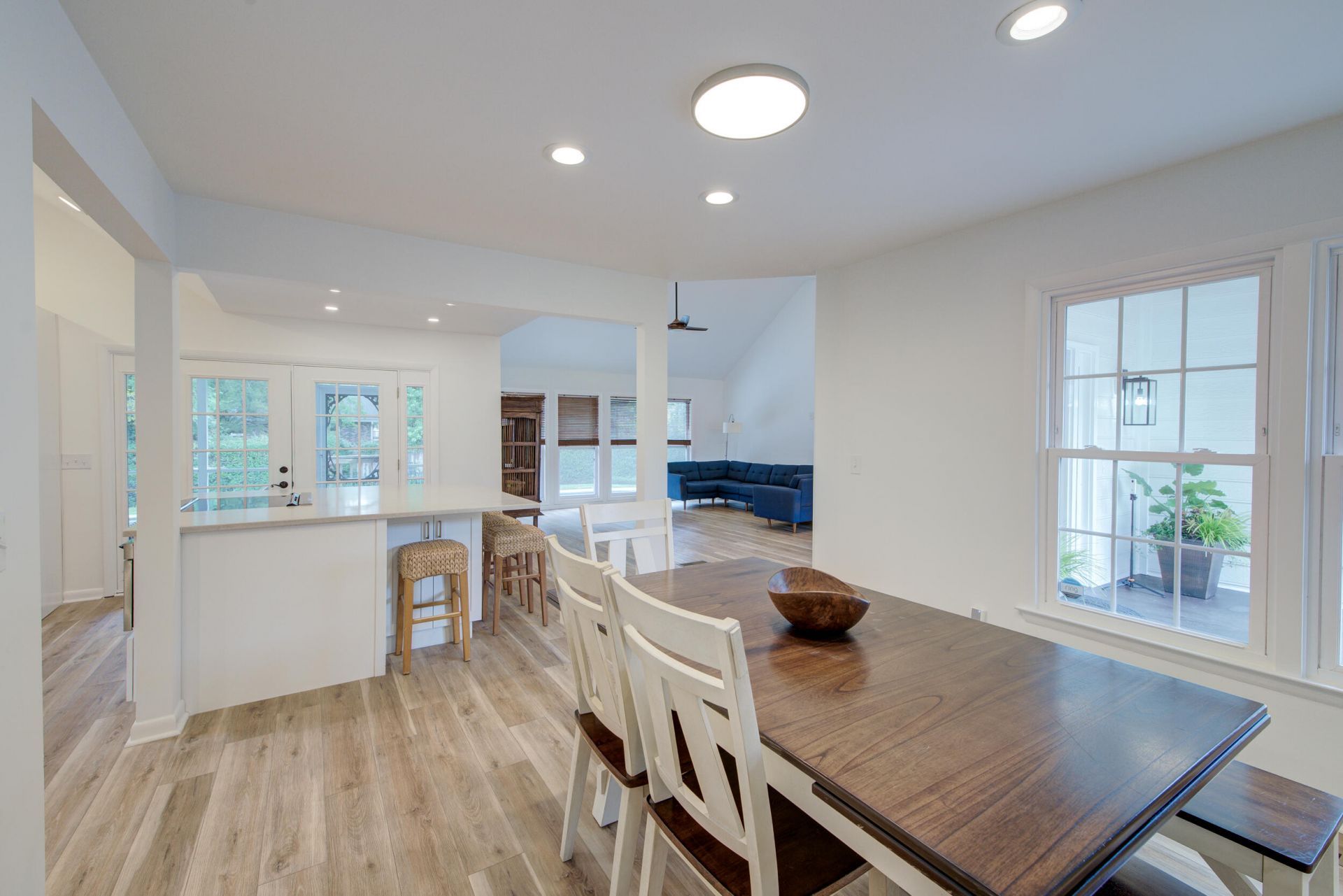 970 Carmel Drive Photo 9