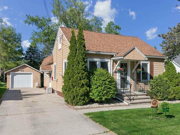 323 E MISSION ROAD, Green Bay, WI 54301