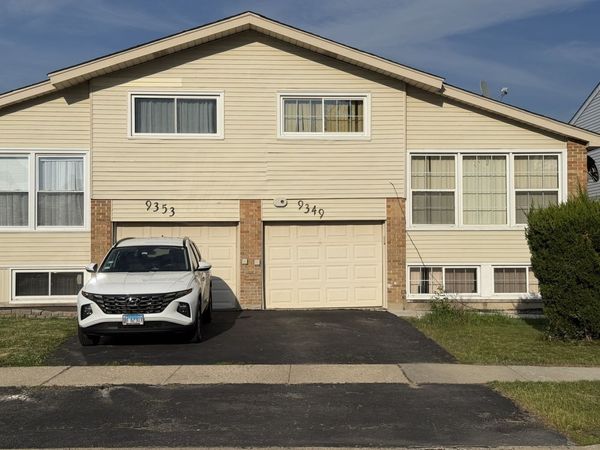 9349 Twin Oaks Lane , Des Plaines, IL 60016