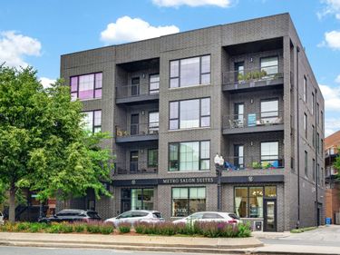 2024 W Irving Park Road, Unit 302, Chicago, IL 60618