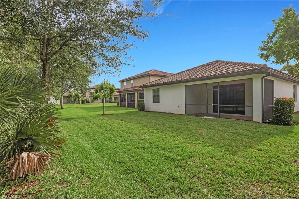 9469 Foxglove Ln, Naples, FL 34120 Photo