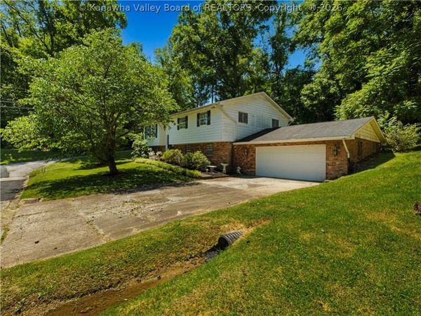 241 Lakeview Drive, St Albans, WV 25177