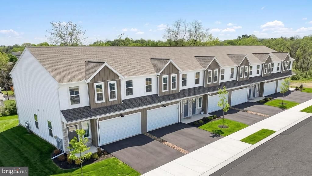 7857 OAK BROOK DRIVE , HARRISBURG, PA 17112
