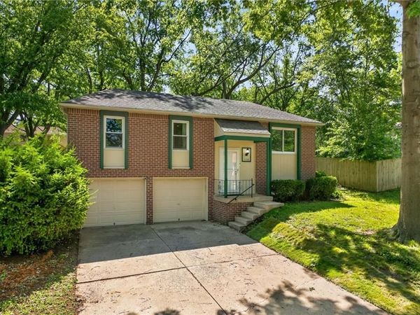 1100 NW Canterbury Road, Blue Springs, MO 64015