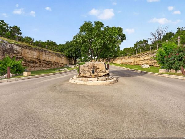 126 County Road 2801 E., Mico, TX 78056