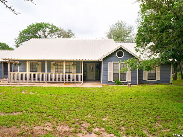 759 FALLING LEAVES DR, Adkins, TX 78101