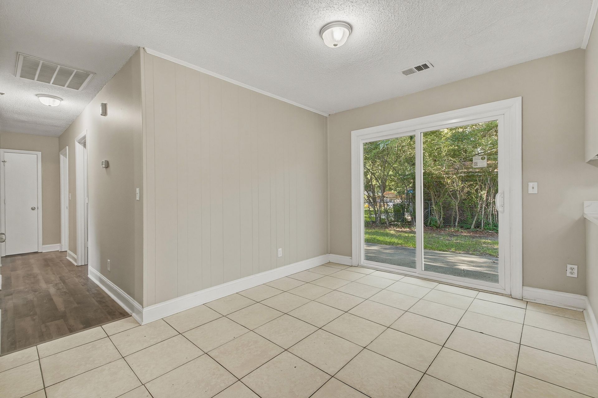 210 Elliott Drive Photo 10