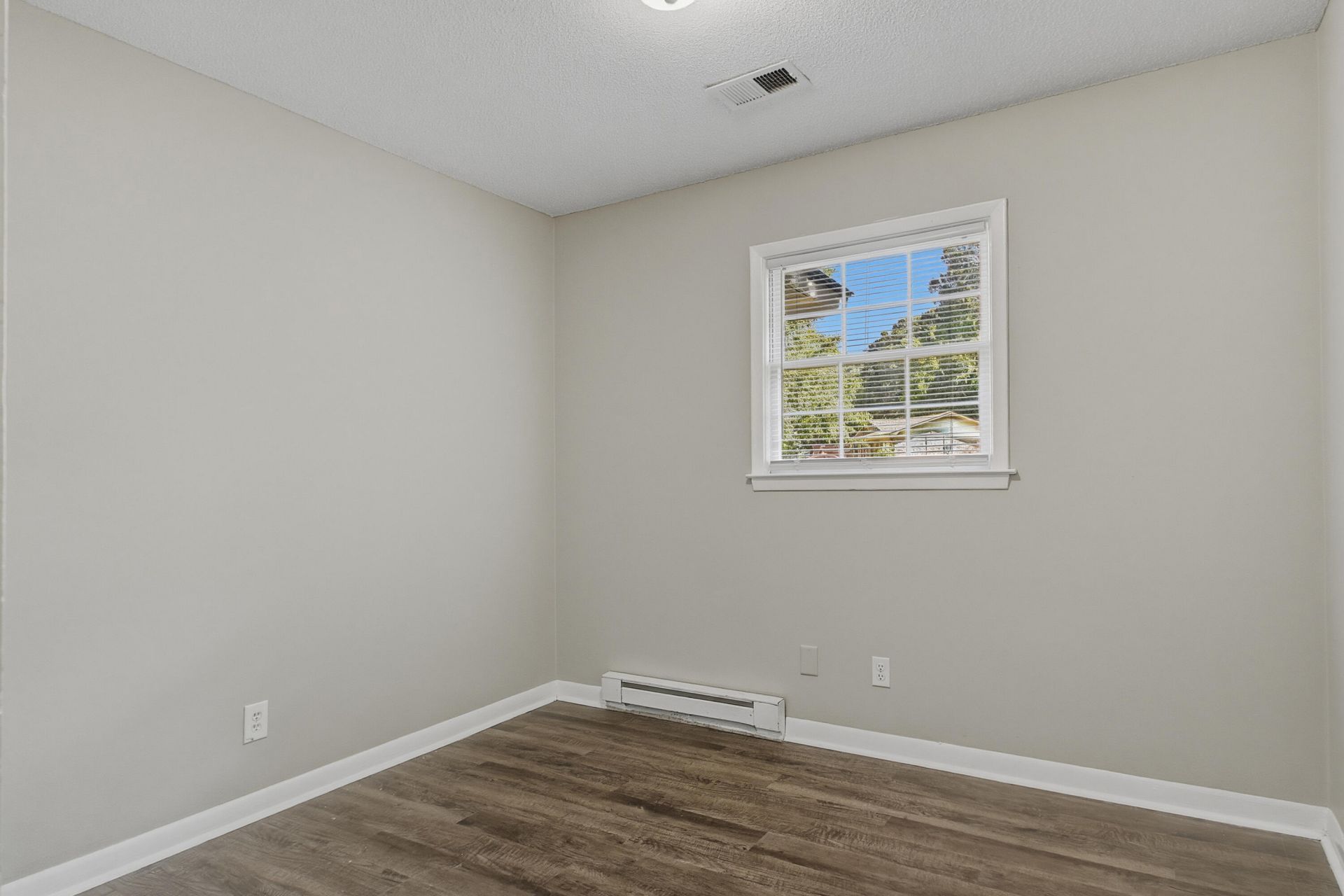 210 Elliott Drive Photo 22
