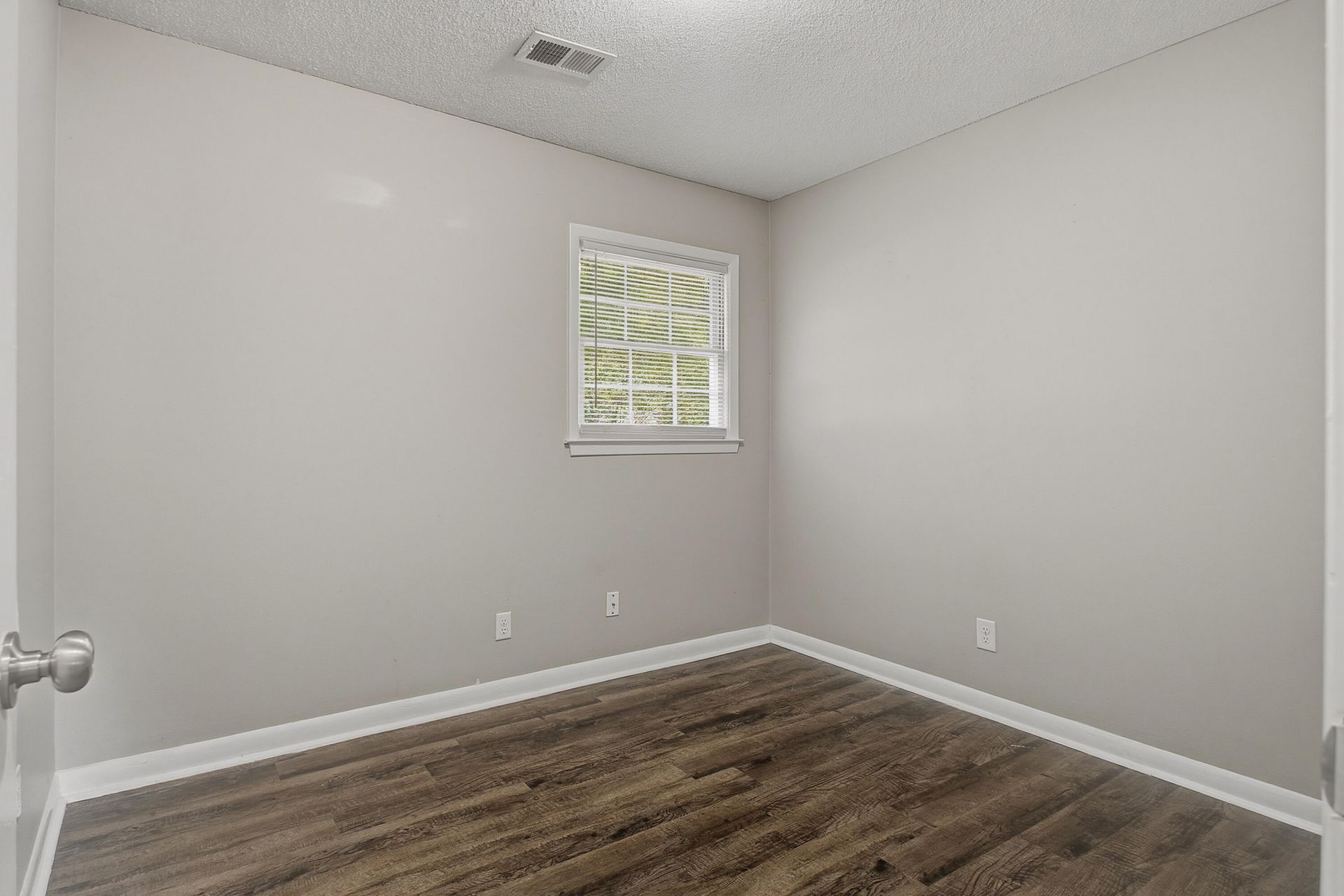 210 Elliott Drive Photo 24