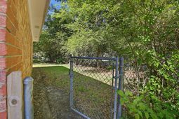 210 Elliott Drive photo 4