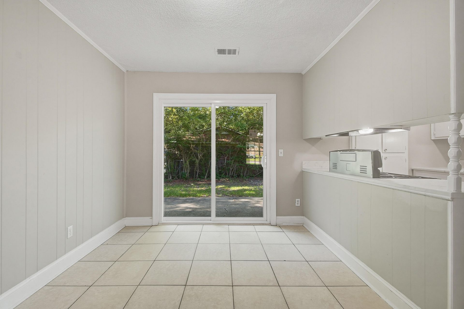 210 Elliott Drive Photo 32