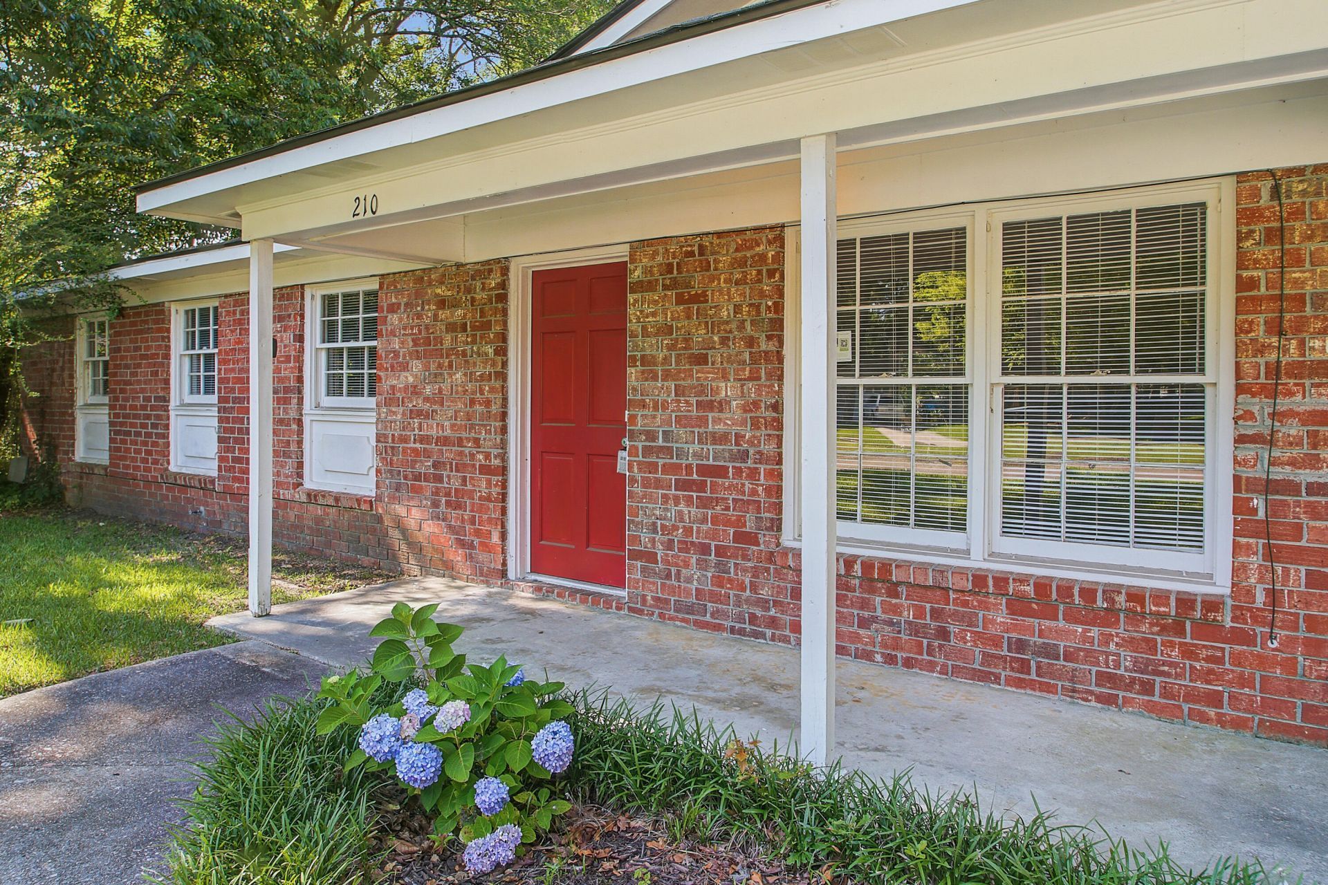 210 Elliott Drive Photo 5