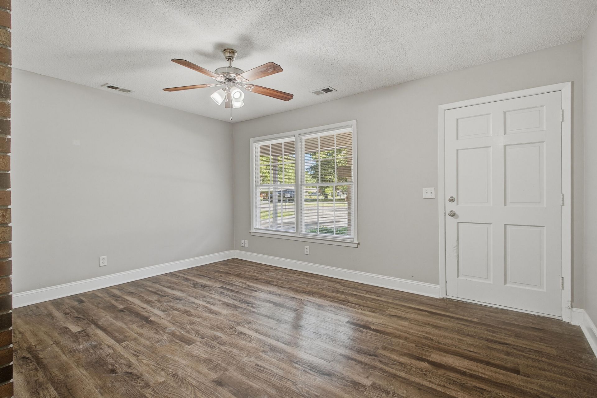 210 Elliott Drive Photo 6