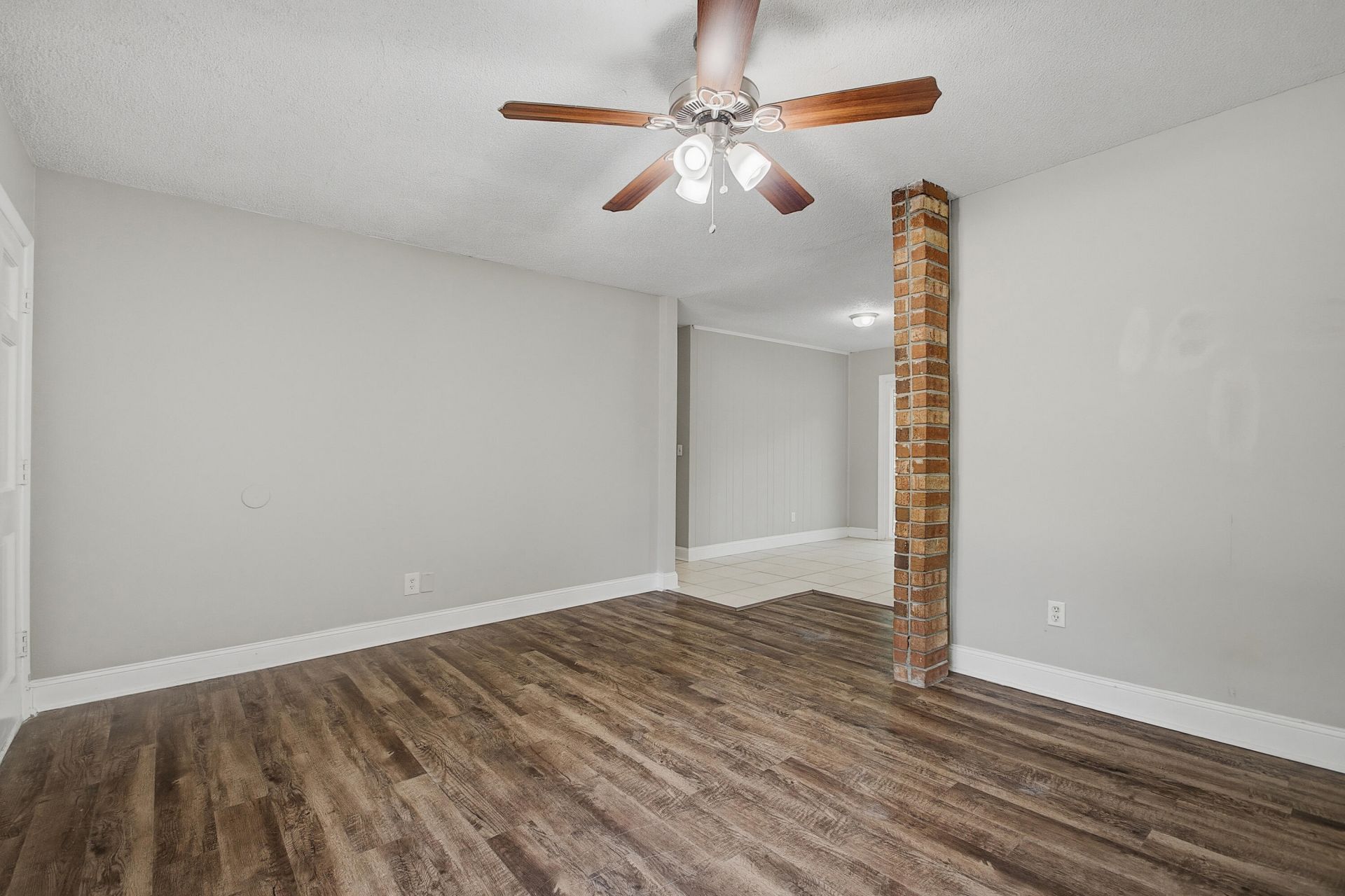 210 Elliott Drive Photo 8