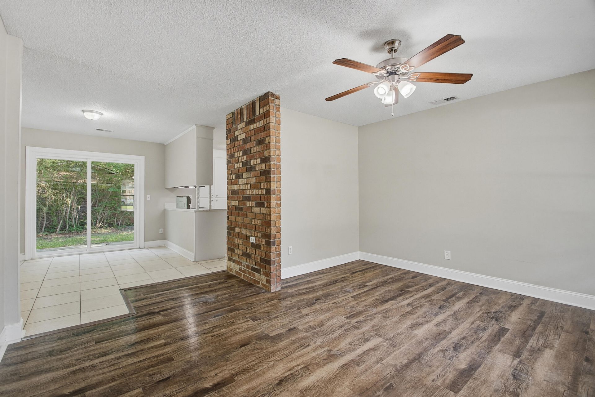 210 Elliott Drive Photo 9