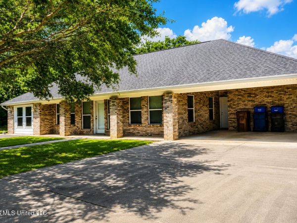 11275 Bay Drive, D'Iberville, MS 39540