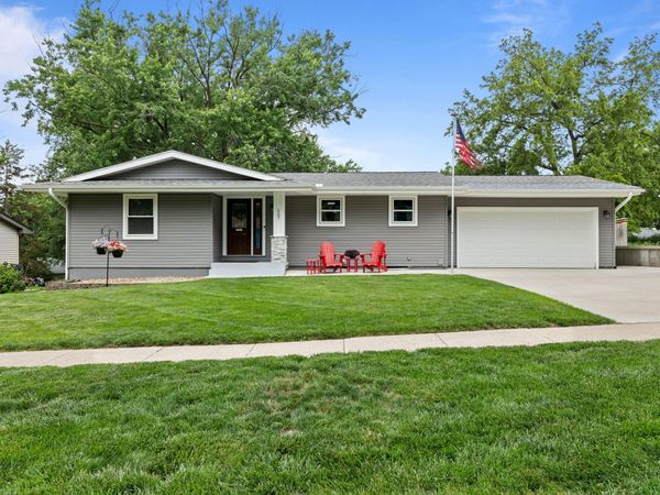 507 N J Street, Indianola, IA 50125