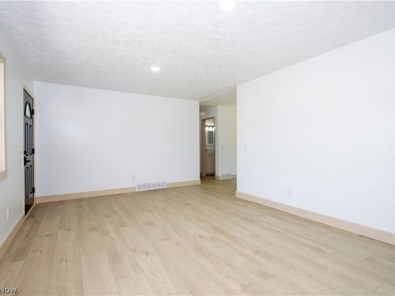 362 Jettie Avenue NE, East Canton, OH 44730 Photo 12