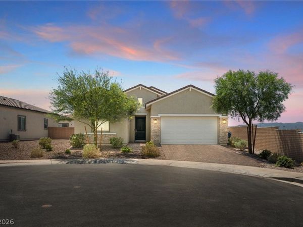 879 Klamath Springs Street , Henderson, NV 89011
