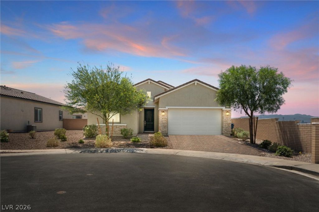 879 Klamath Springs Street , Henderson, NV 89011