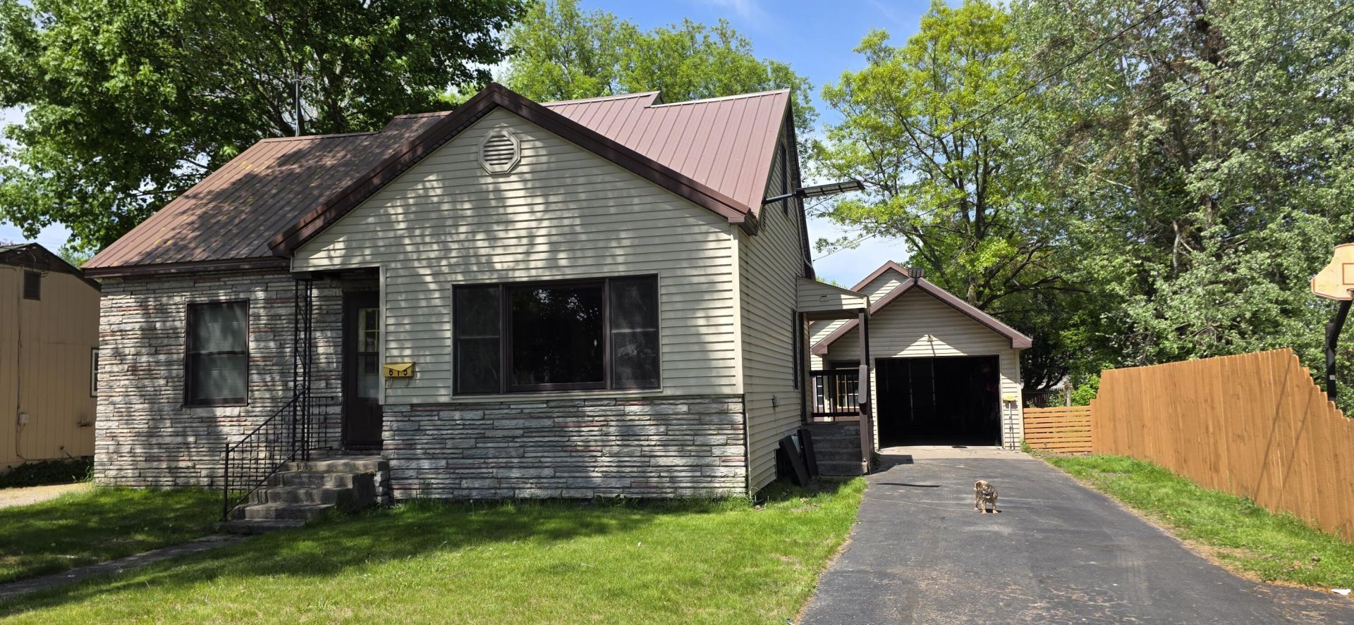 615 Cedar St, Sault Sainte Marie, MI 49783 Main Photo