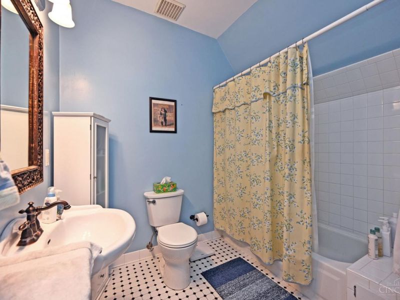 9 Walnut Avenue, Wyoming, OH 45215 Photo 30
