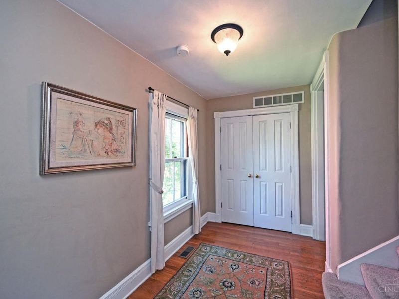 9 Walnut Avenue, Wyoming, OH 45215 Photo 7