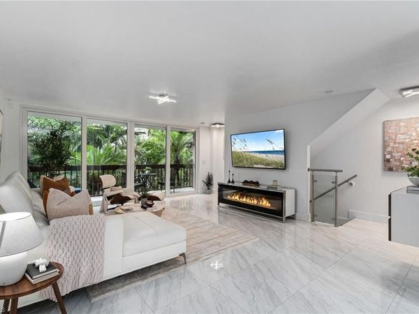 995 9th AVE S, Unit 4, NAPLES, FL 34102