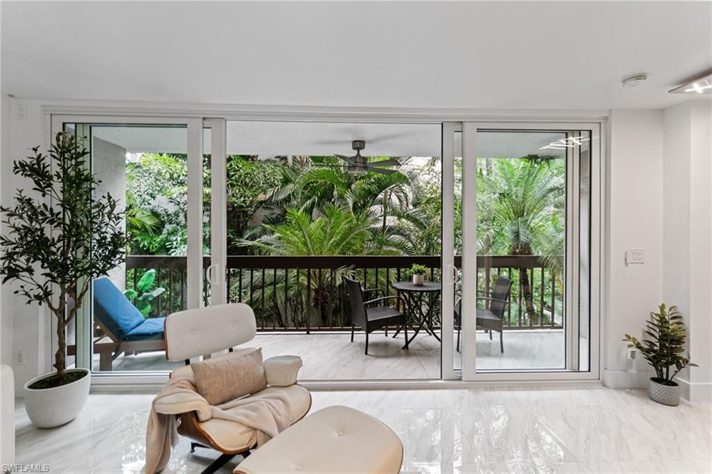 995 9th Ave S, Unit 4, Naples, FL 34102 Photo
