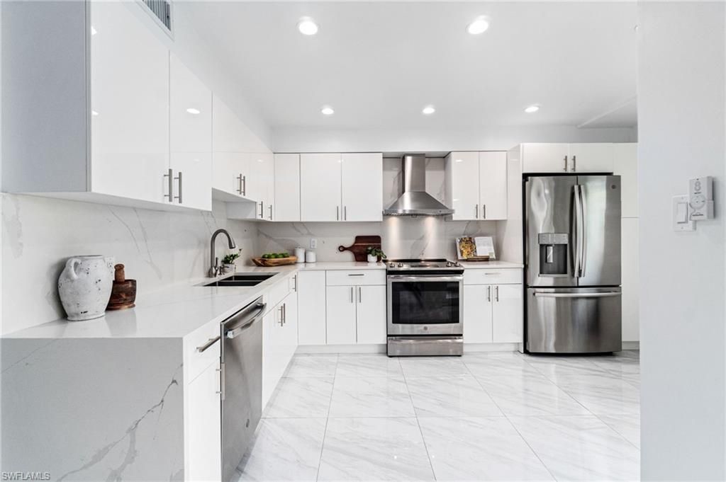 995 9th Ave S, Unit 4, Naples, FL 34102 Photo