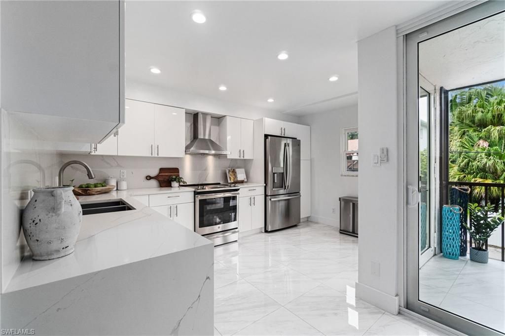 995 9th Ave S, Unit 4, Naples, FL 34102 Photo