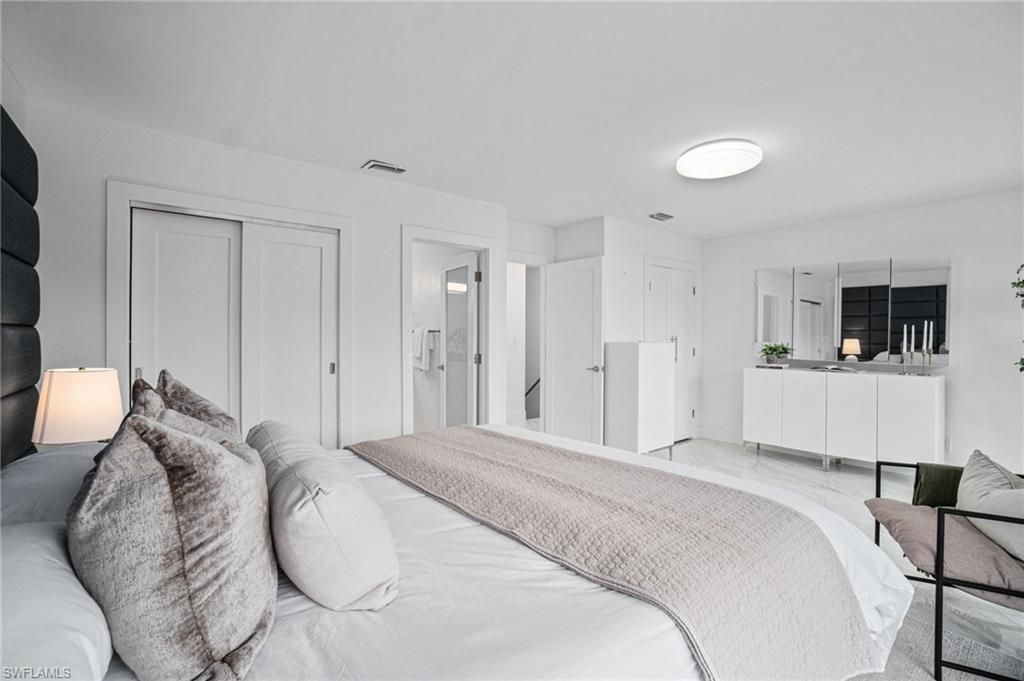 995 9th Ave S, Unit 4, Naples, FL 34102 Photo