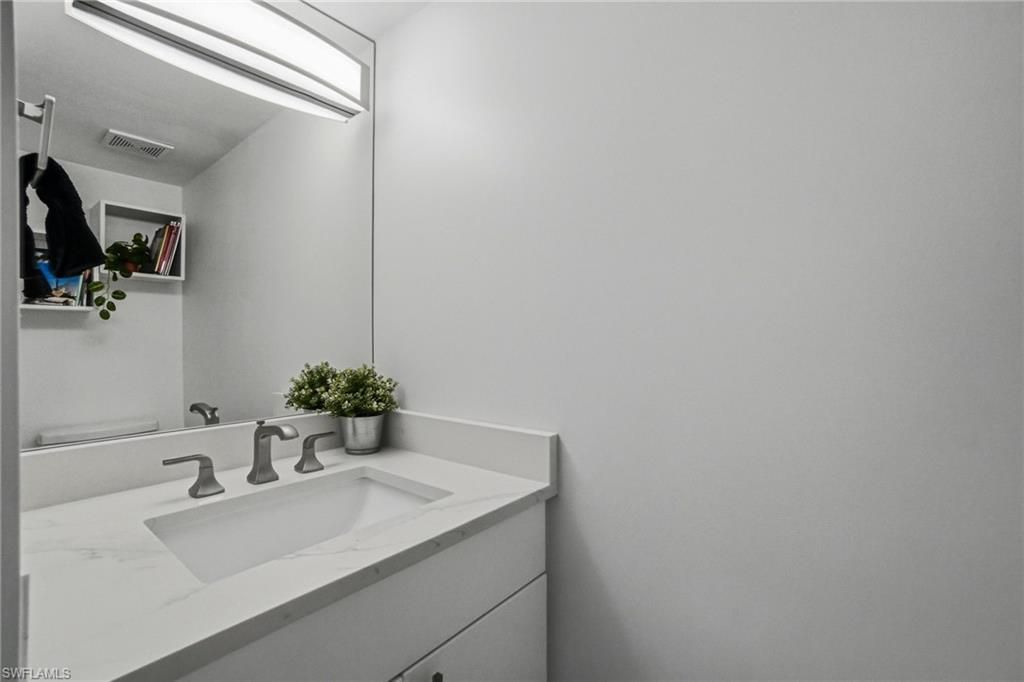 995 9th Ave S, Unit 4, Naples, FL 34102 Photo
