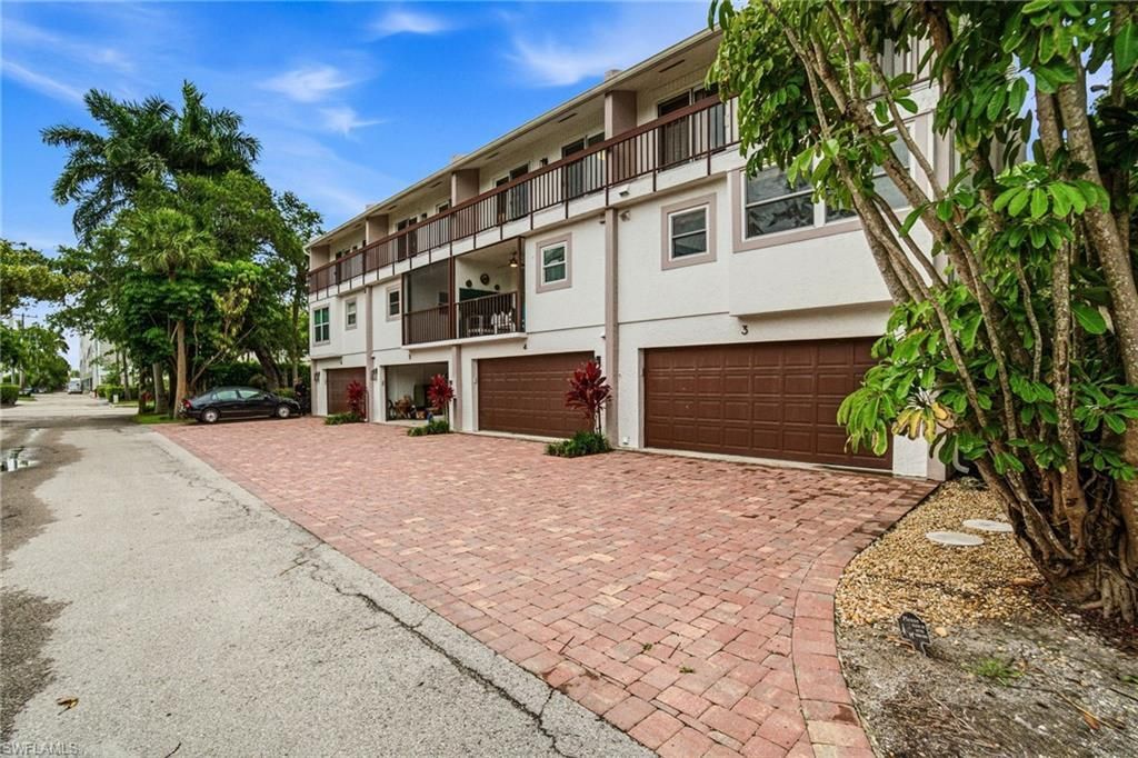 995 9th Ave S, Unit 4, Naples, FL 34102 Photo