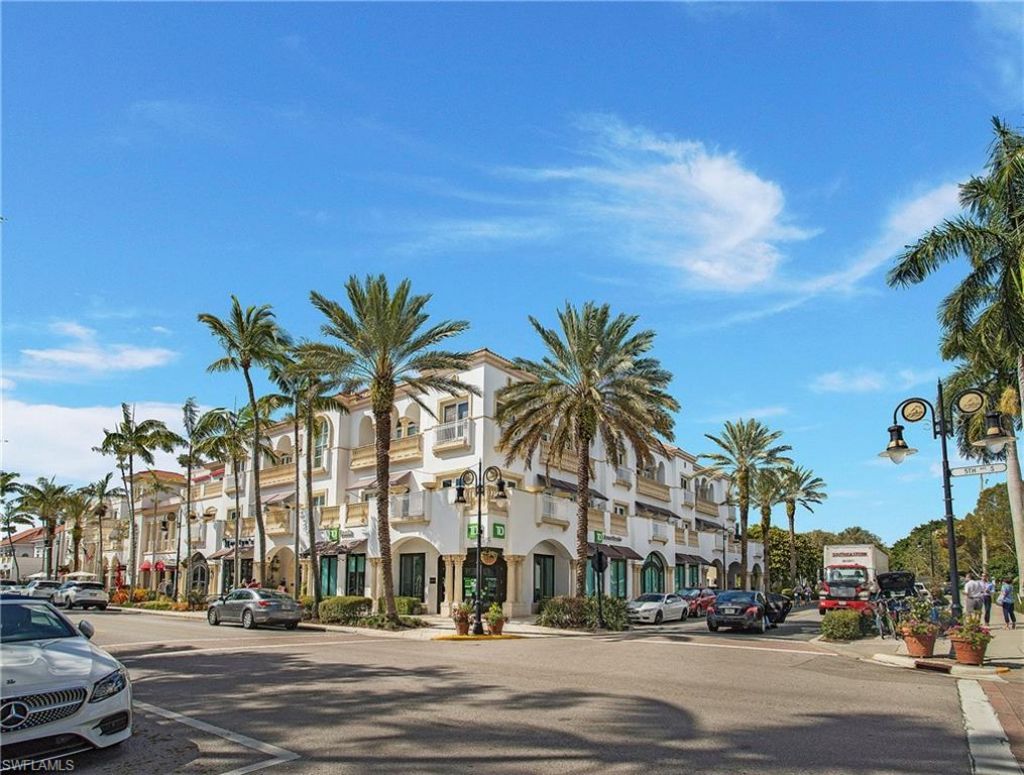 995 9th Ave S, Unit 4, Naples, FL 34102 Photo